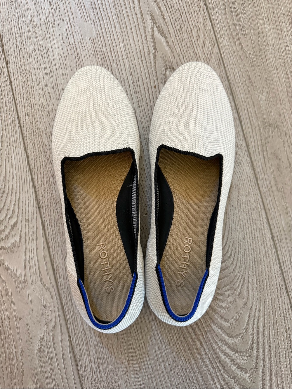 Loafer in white/cream color